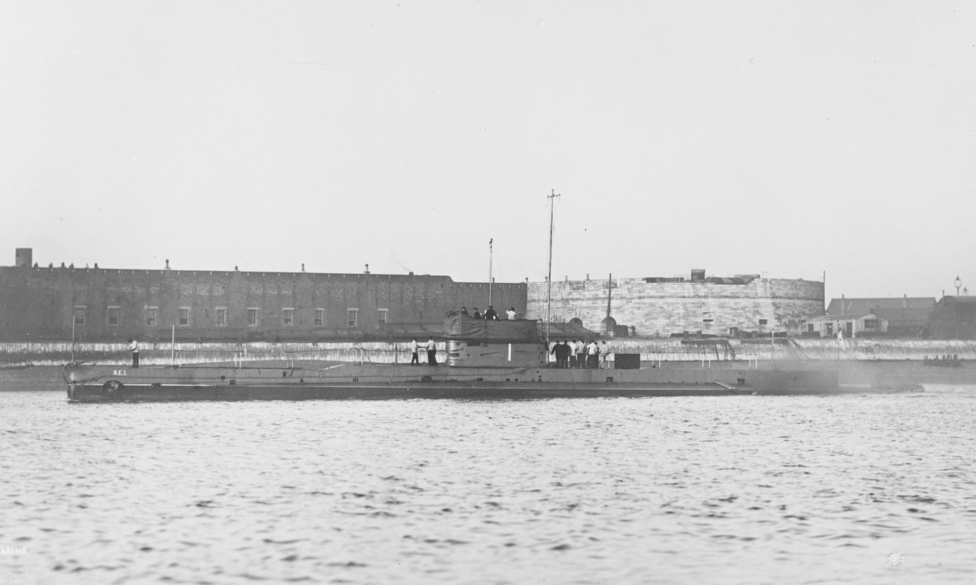 HMAS AE1 (Navy image # 02788_Ae1) Departing Portsmouth, UK