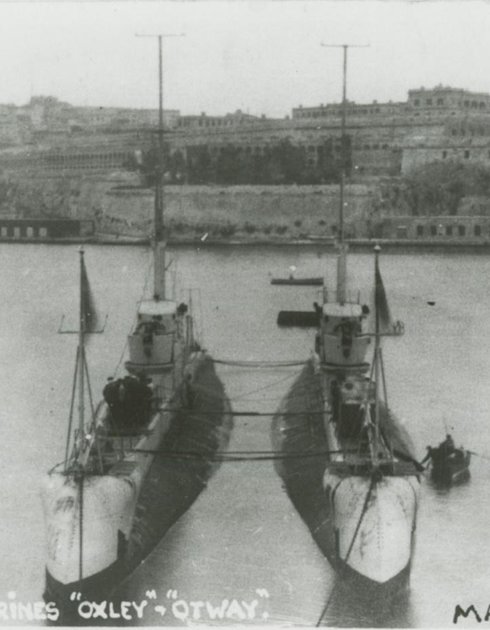 HMAS Oxley (1) and HMAS Otway (1) undergoing repairs